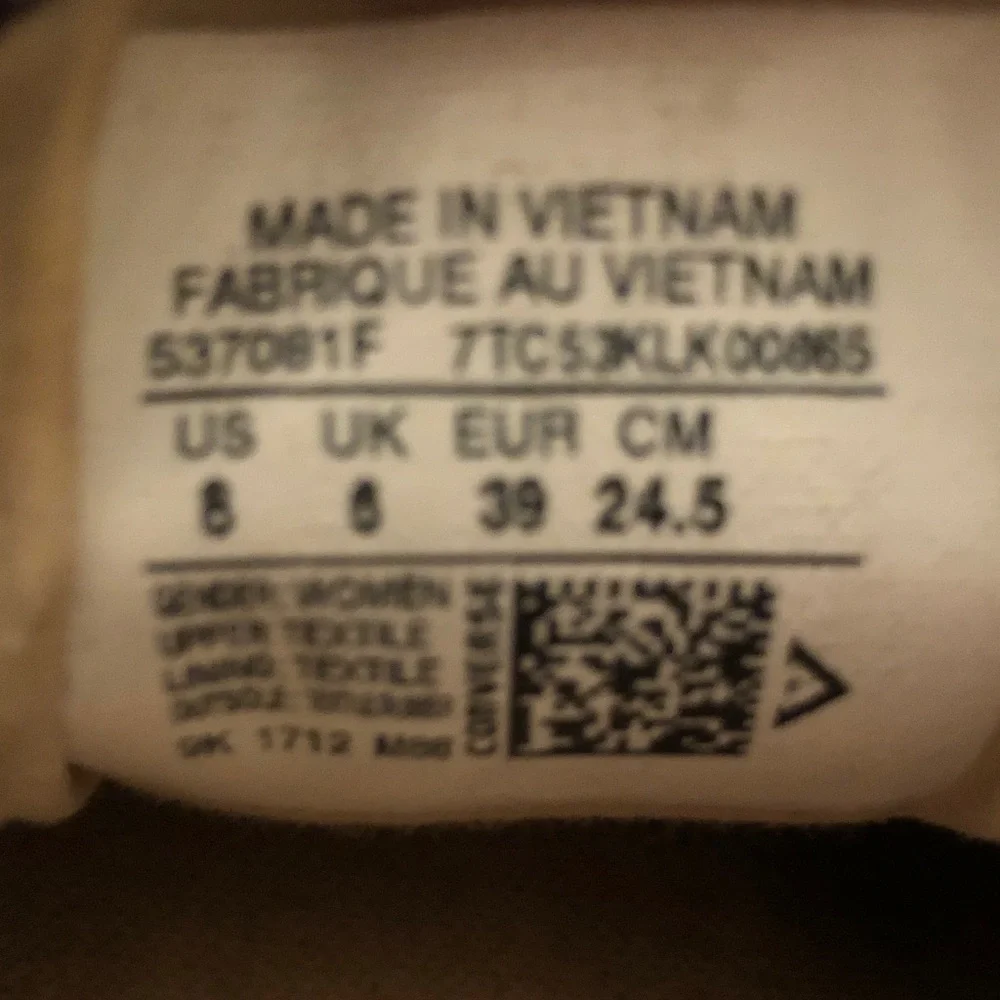 Converse Women’s Black and White Sneakers 8 - Picture 2 of 8